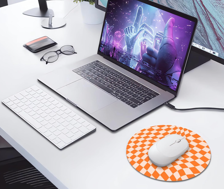 Non-Slip Mouse Pad – Smooth High-Precision Surface with Washable Fabric and Vibrant Design